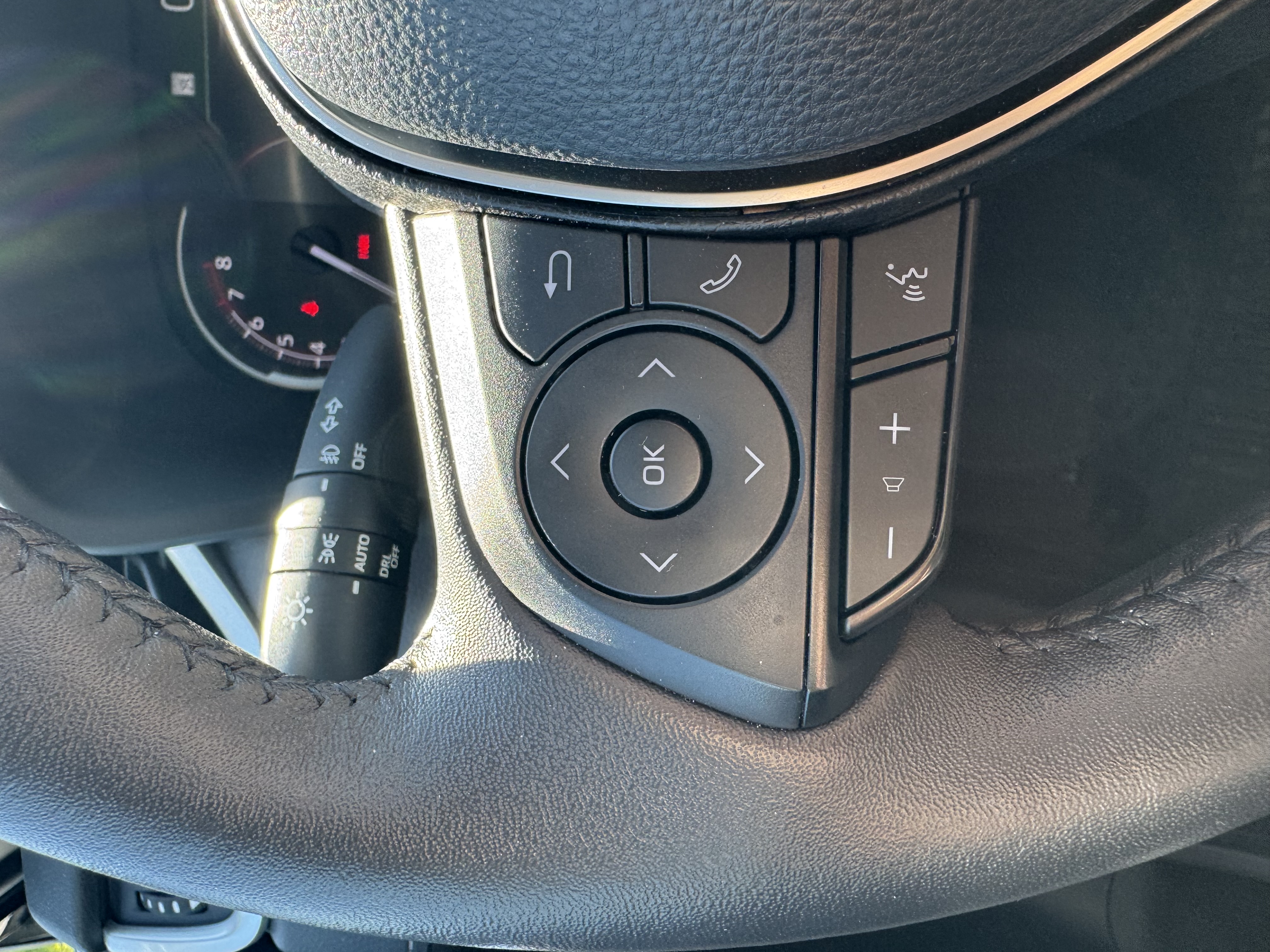 2024 TOYOTA RAV4 XLE Premium photo 14