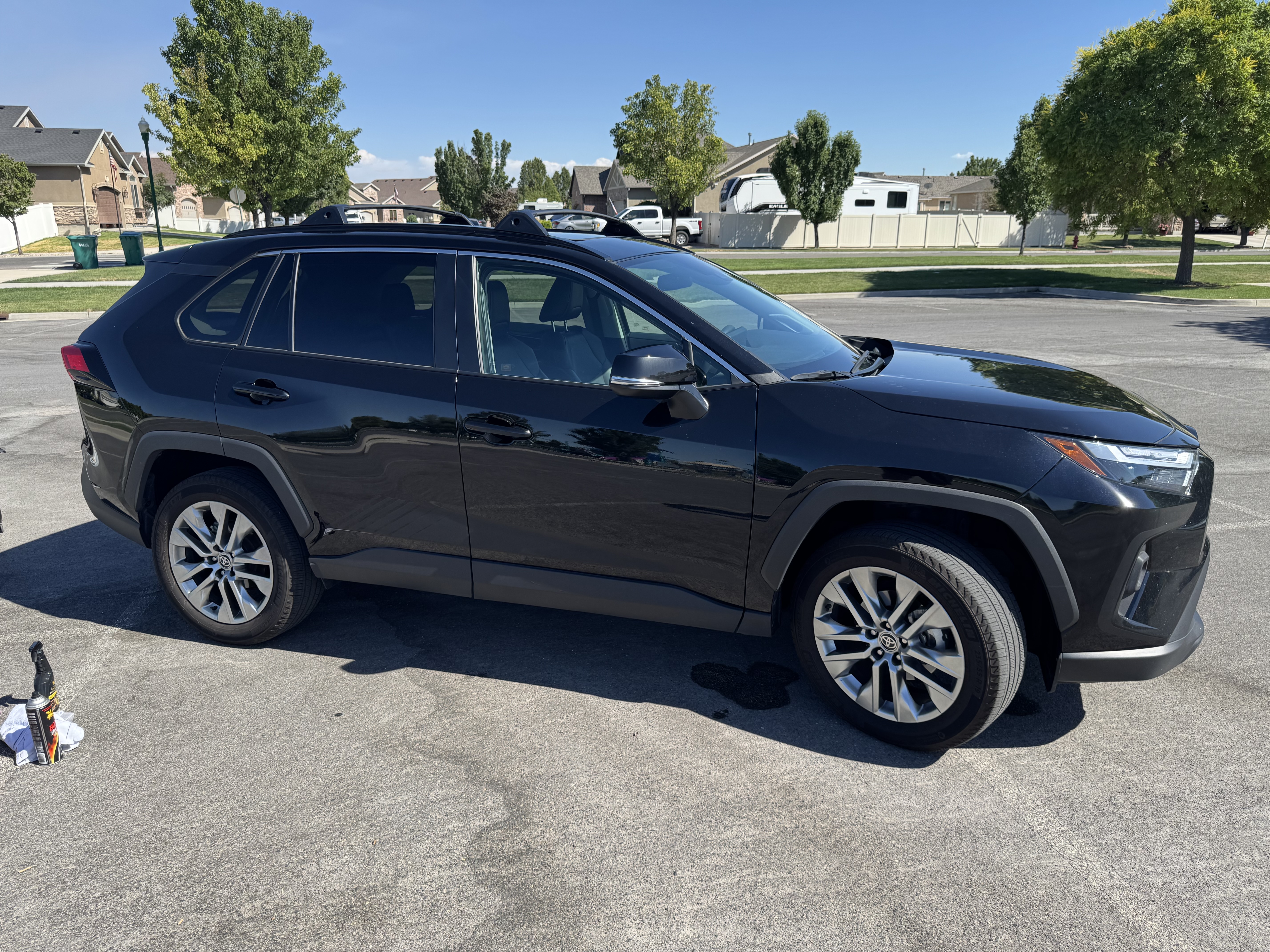 2024 TOYOTA RAV4 XLE Premium photo 2