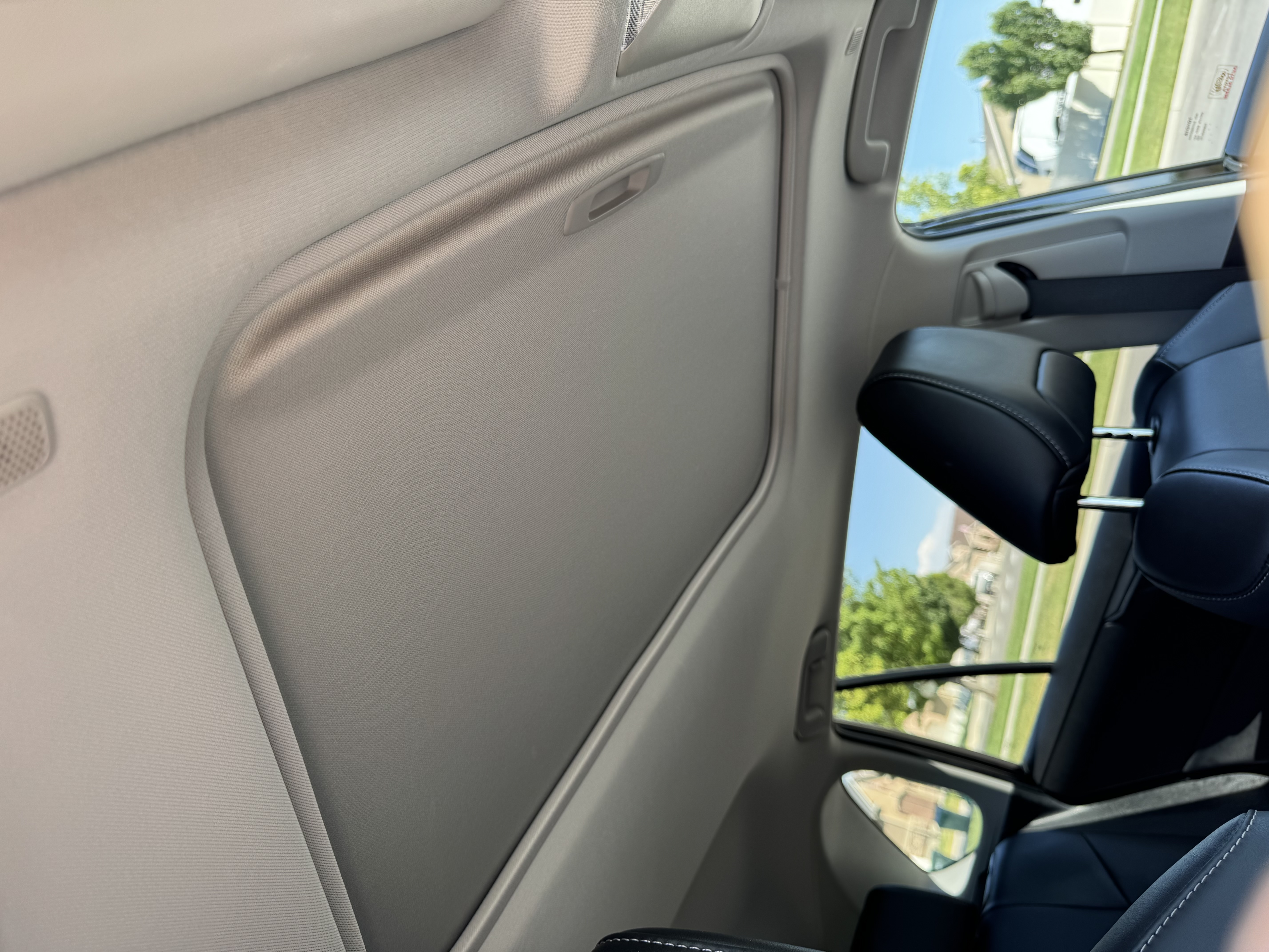 2024 TOYOTA RAV4 XLE Premium photo 8