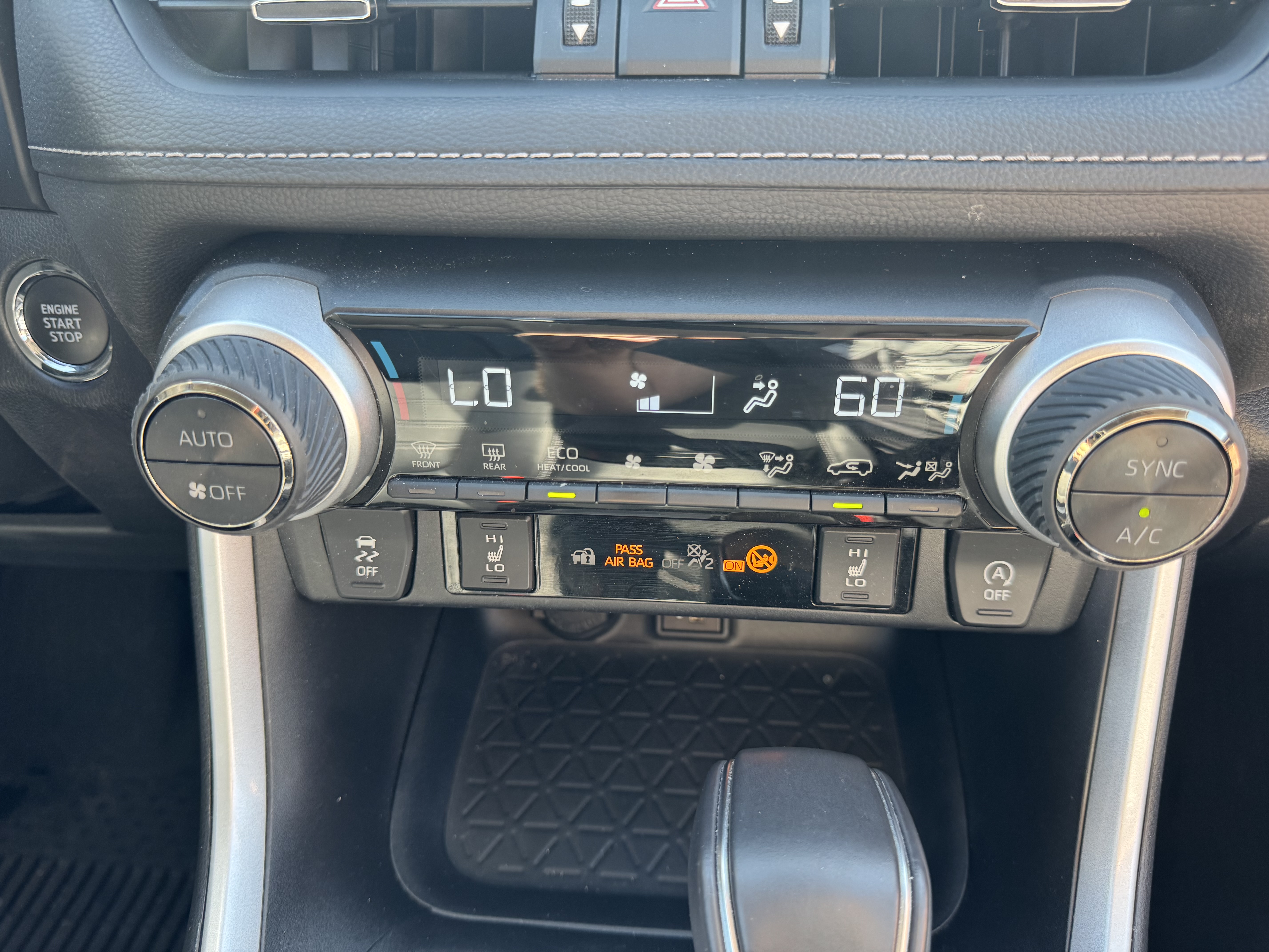 2024 TOYOTA RAV4 XLE Premium photo 10