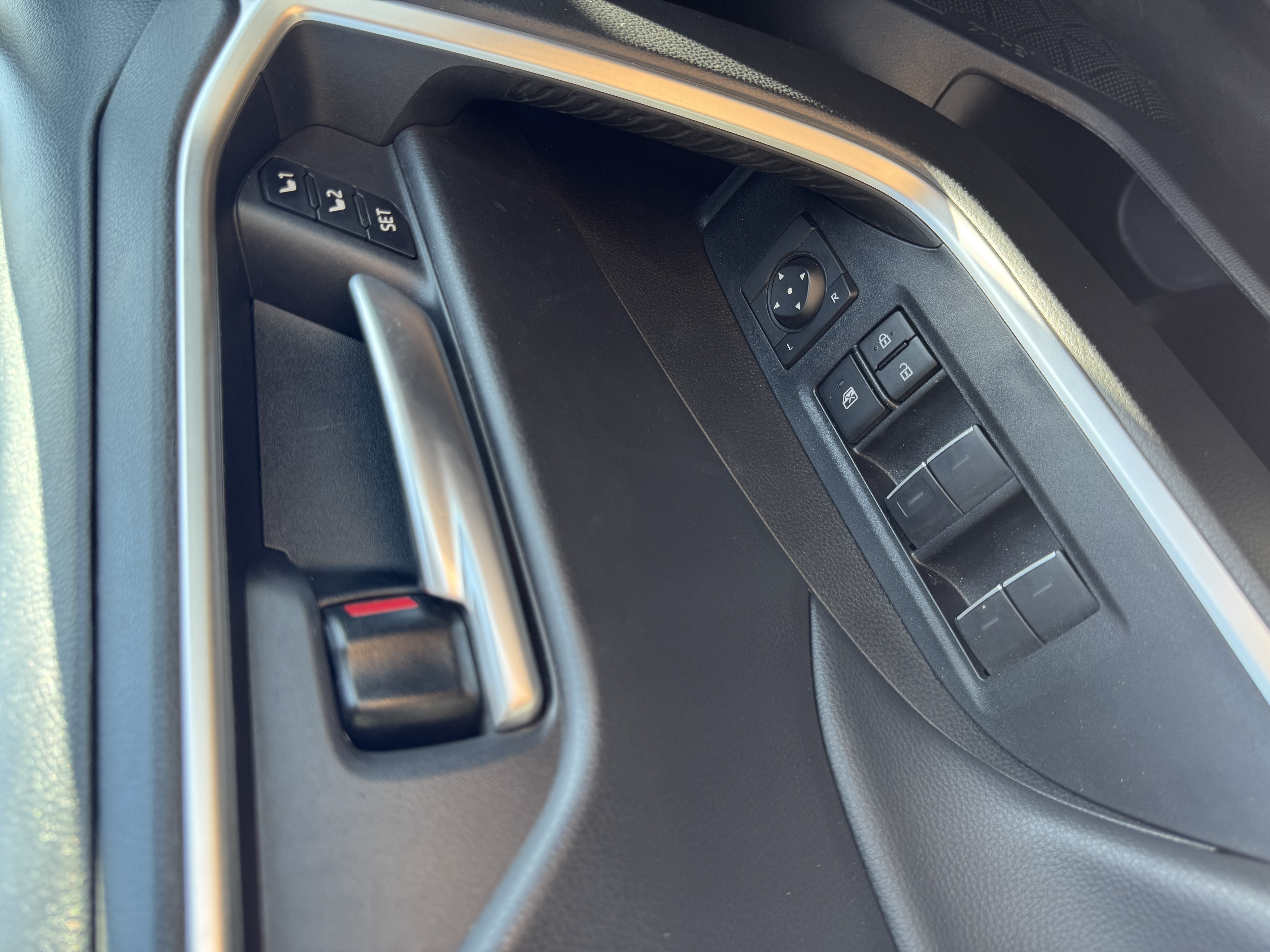 2024 TOYOTA RAV4 XLE Premium photo 16