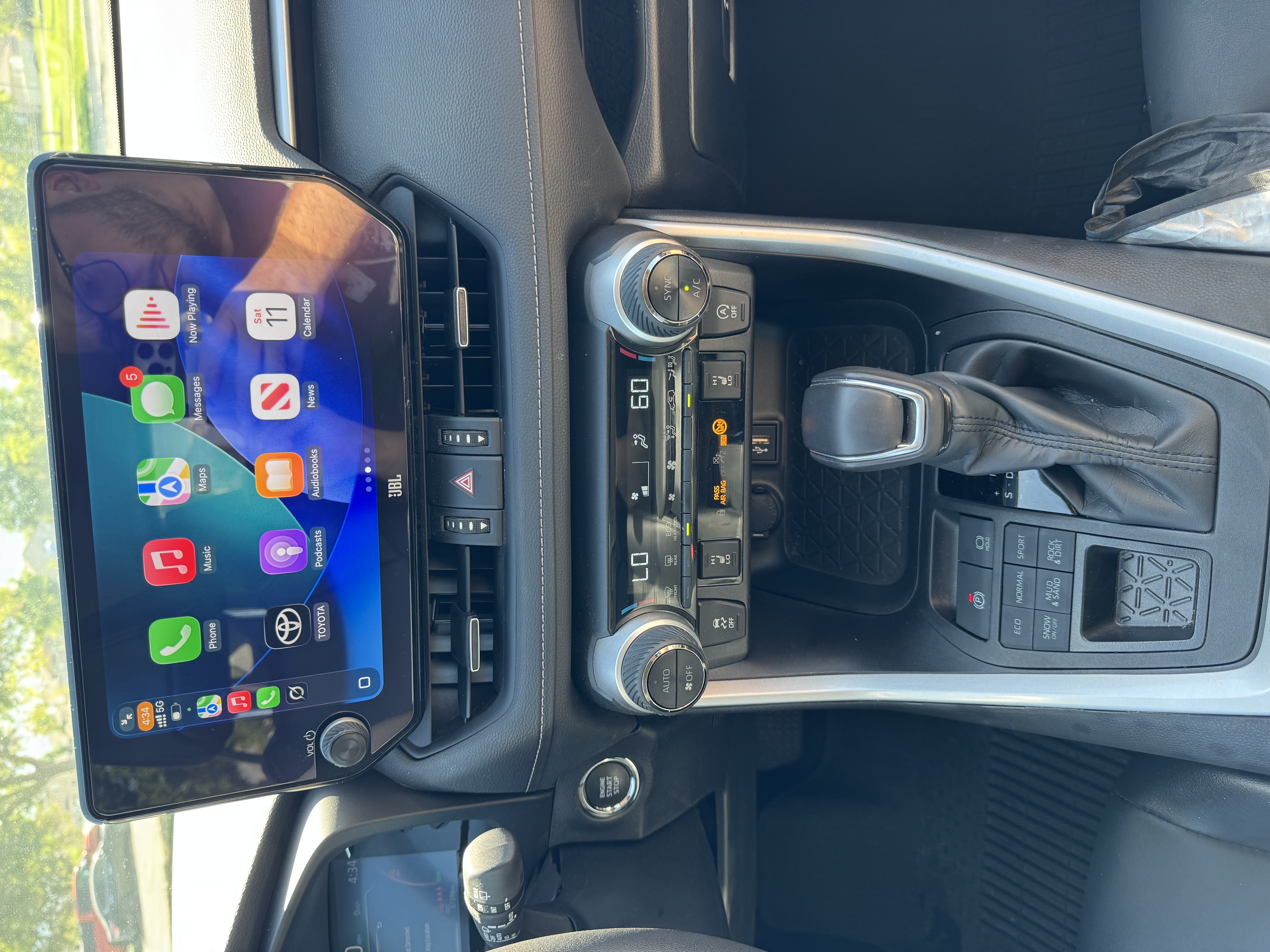 2024 TOYOTA RAV4 XLE Premium photo 11