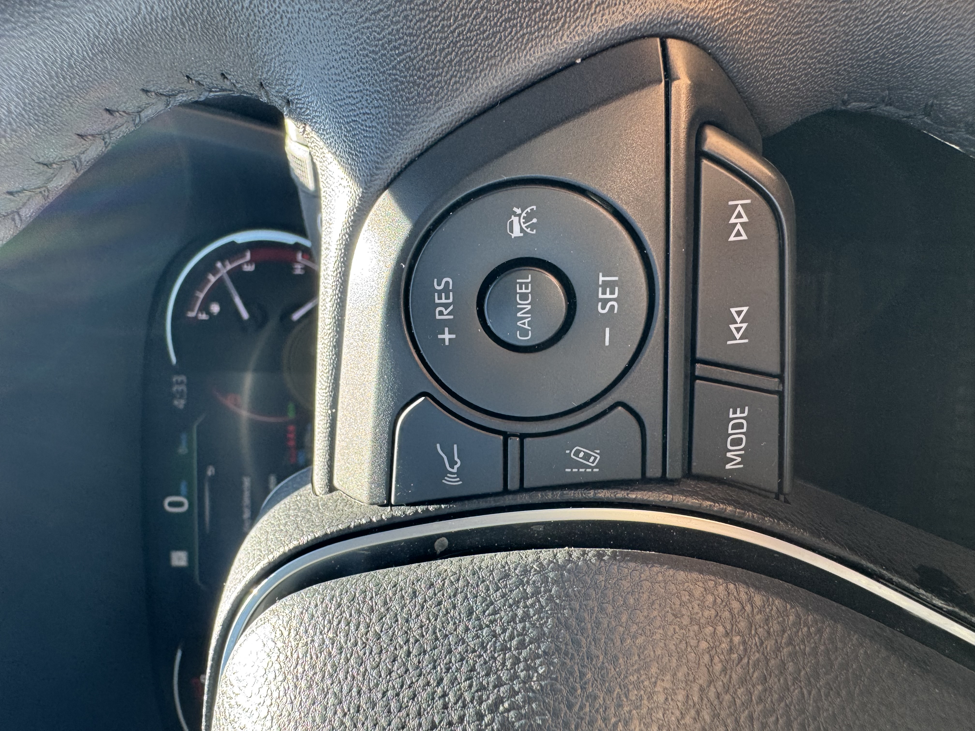 2024 TOYOTA RAV4 XLE Premium photo 15